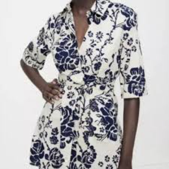 Zara Women's Cream and Navy Floral Print Mini Shirt Dress
Size Medium - Picture 2 of 9